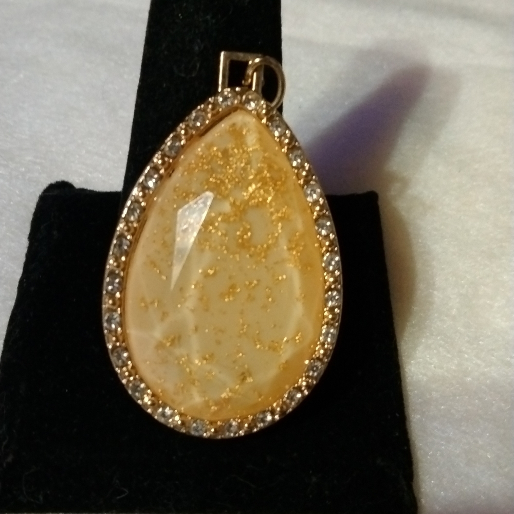 Necklace charm gold tone rhinestone and gold flake NWT (sku 284)